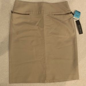 Willi Smith Pencil double pocket skirt with back slit and zipper